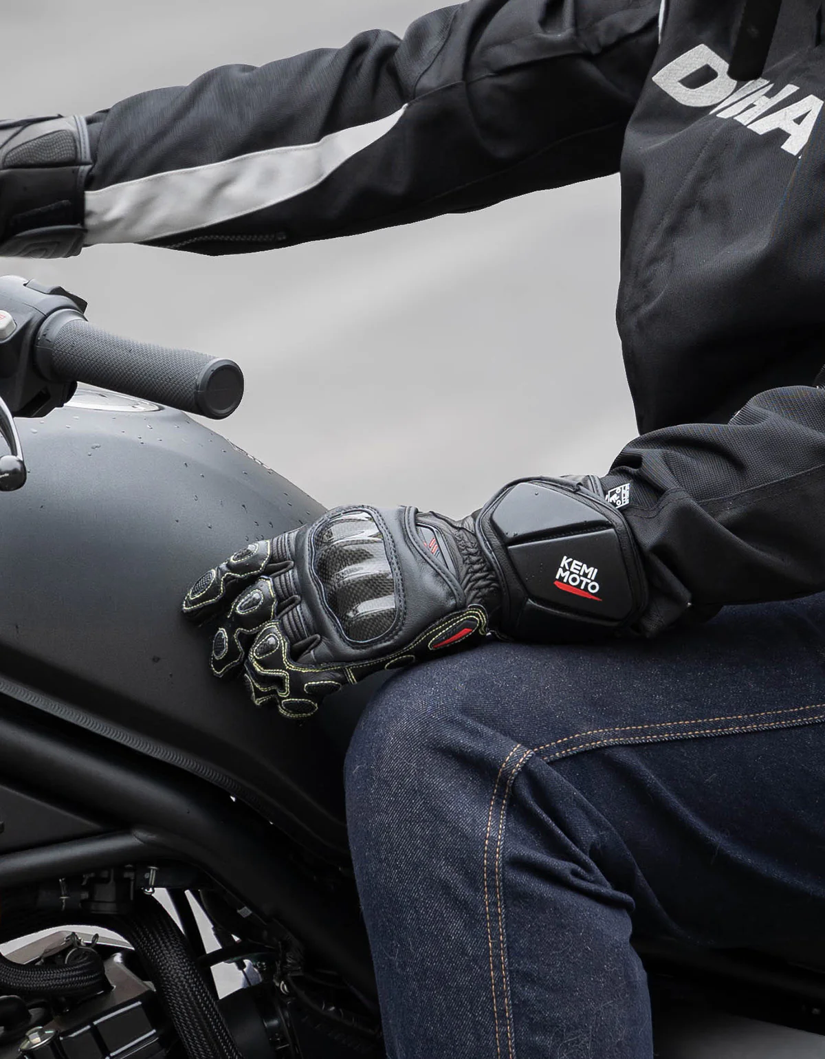 Carbon Fiber Motorcycle Gloves – Kevlar Stitch, ESA Padding & Touchscreen - Image 8